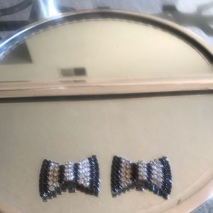 Shoe clips to juzz up your pumps